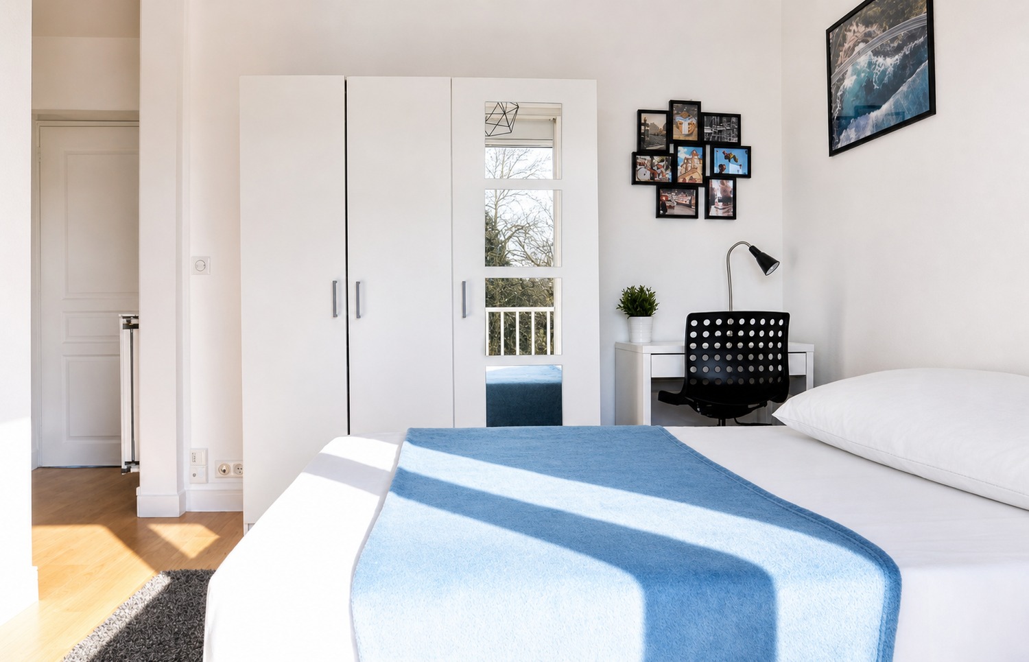 Large bedroom with balcony – 15m² – NT1