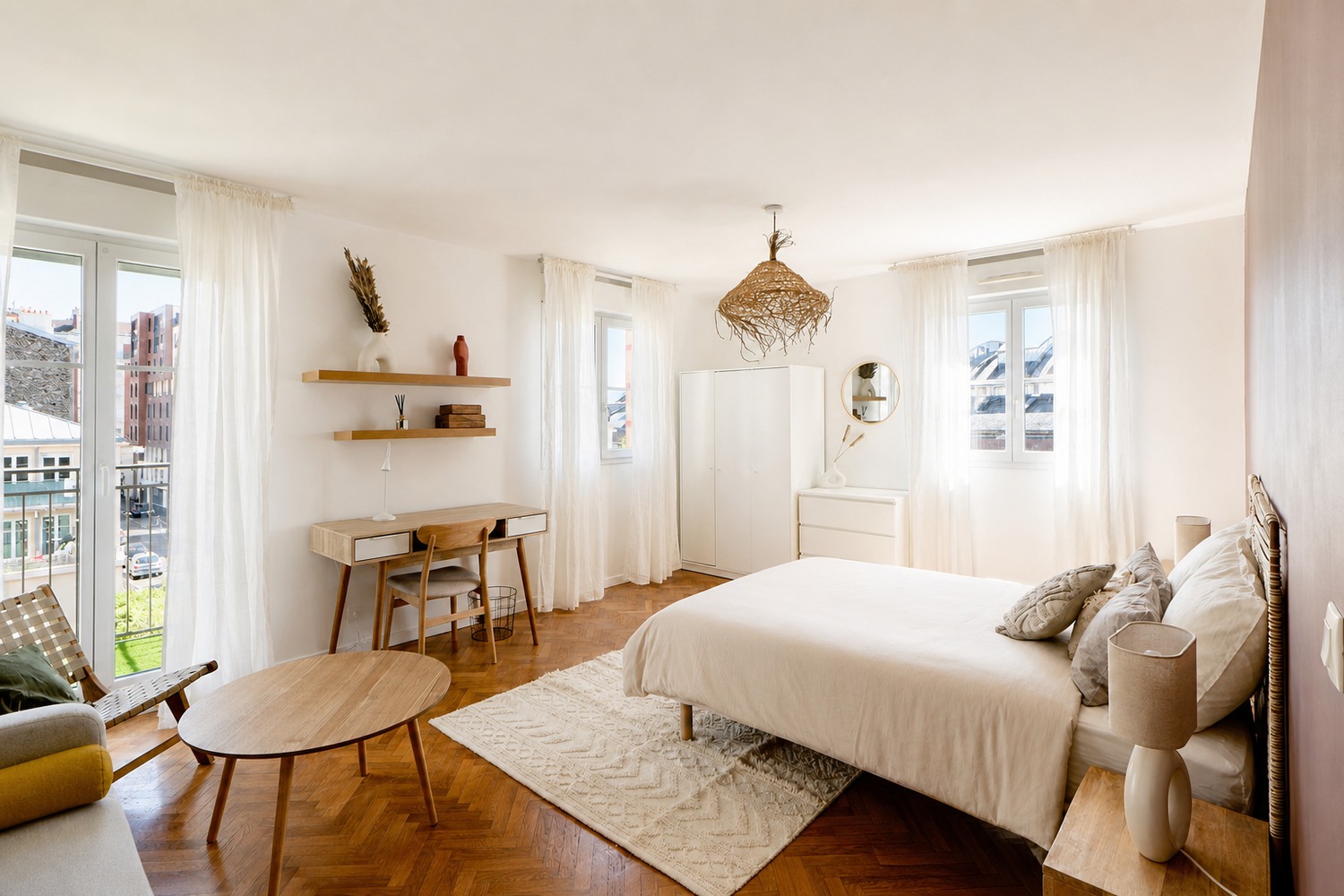 Spacious 23 m² bedroom with its private balcony for rent in coliving – SDN40
