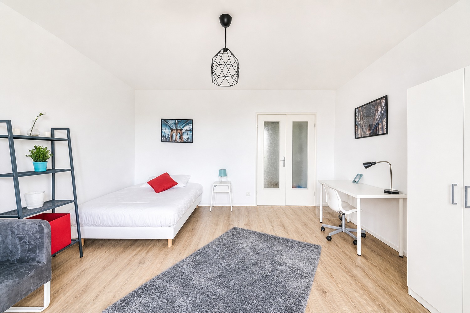 Spacious and bright room – 18m² – ST50