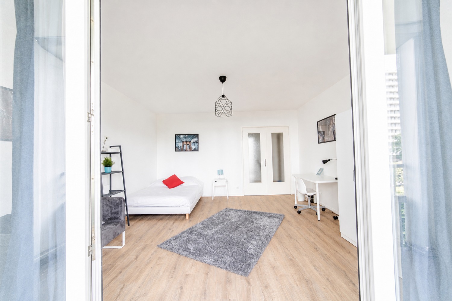Spacious and bright room – 18m² – ST50