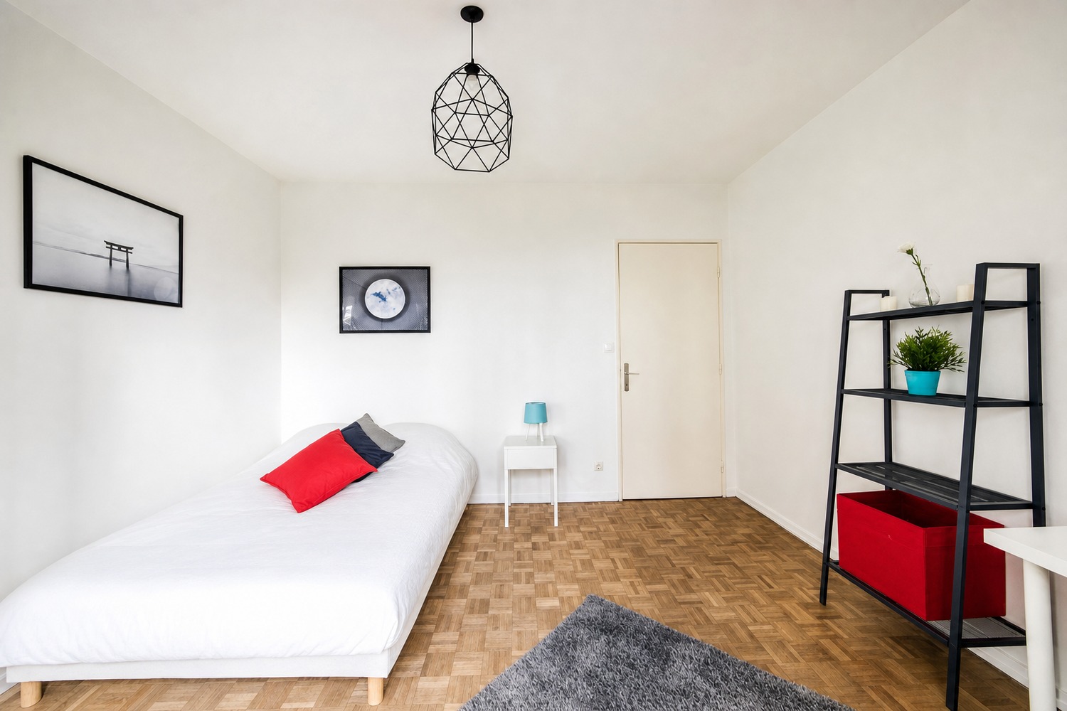 Spacious and bright room – 15m² – ST51