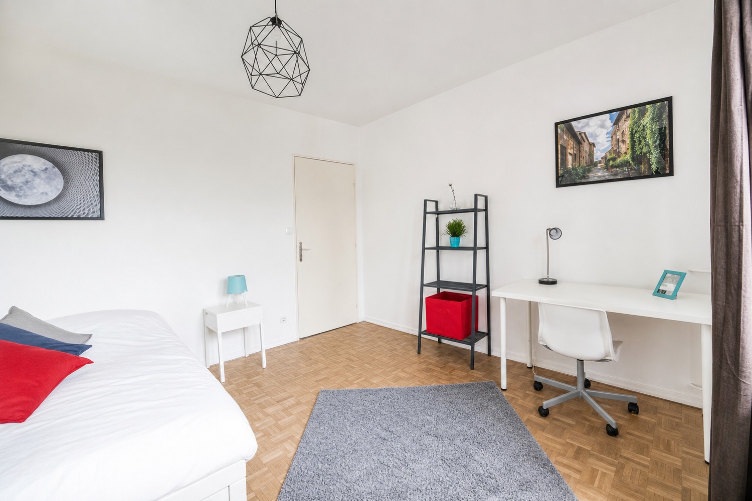 Spacious and bright room – 15m² – ST51