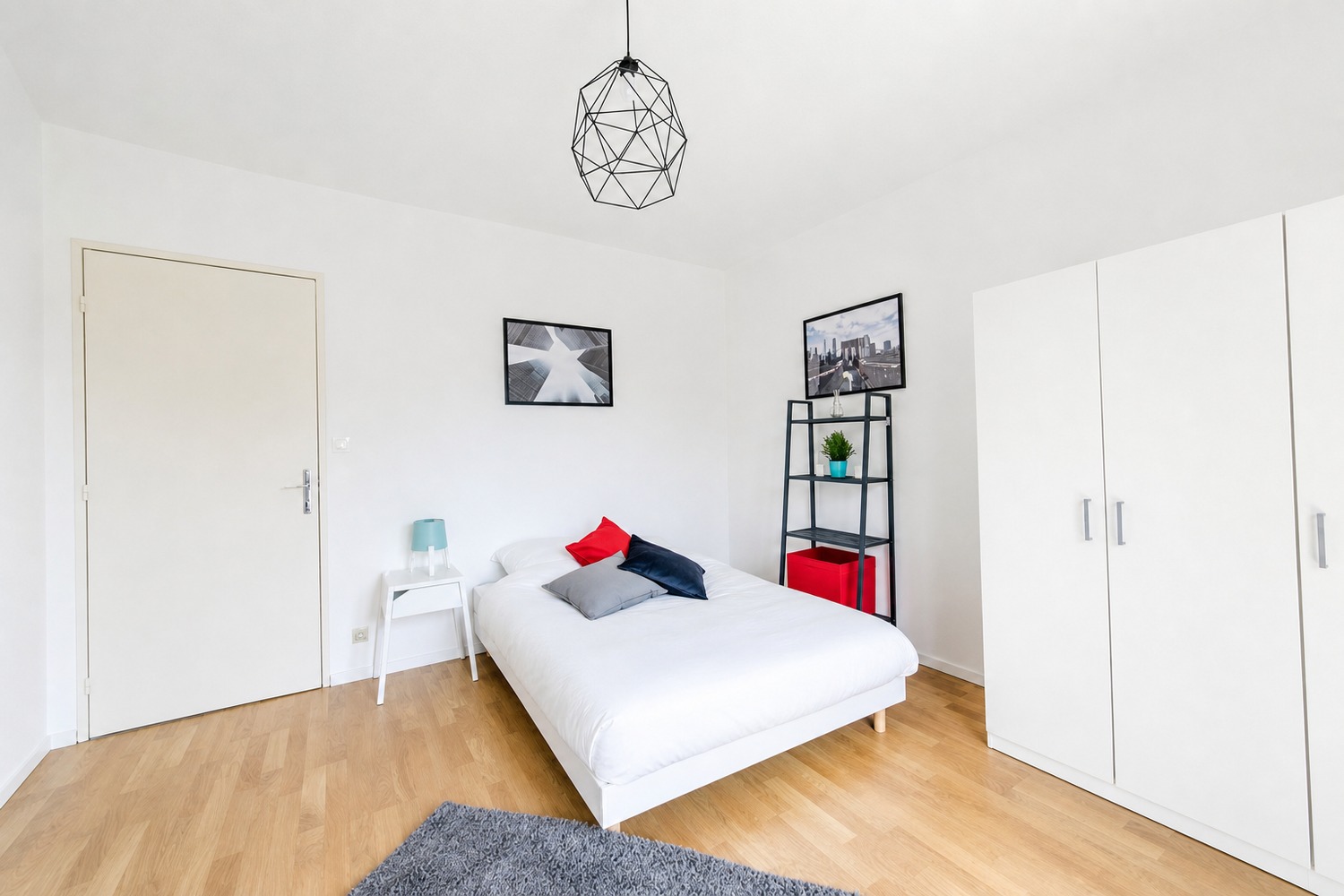 Spacious and bright room – 15m² – ST52