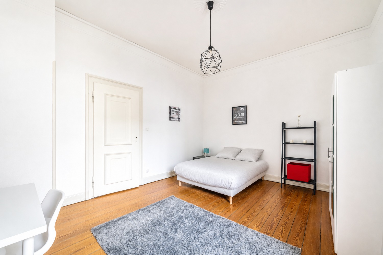 Large bright room – 19m² – ST33