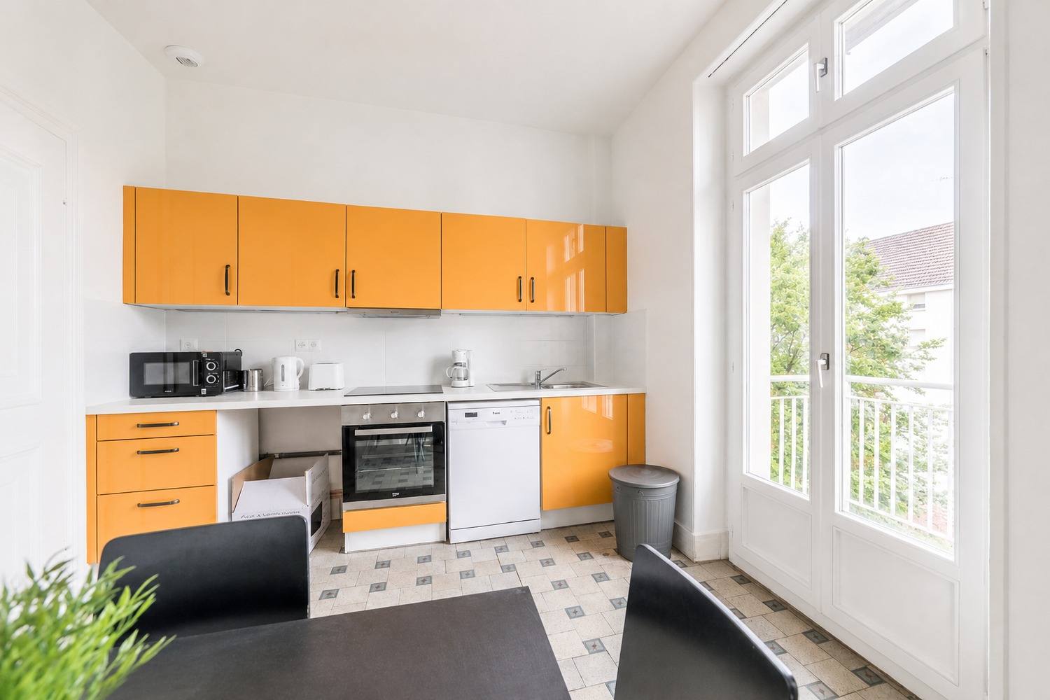 Large bedroom with balcony – 20m² – ST46