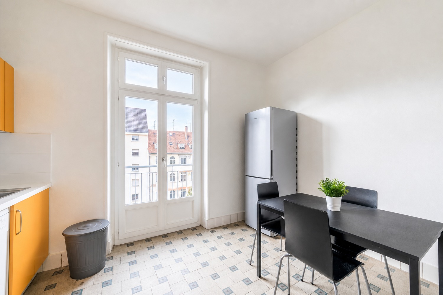 Large bedroom with balcony – 20m² – ST46