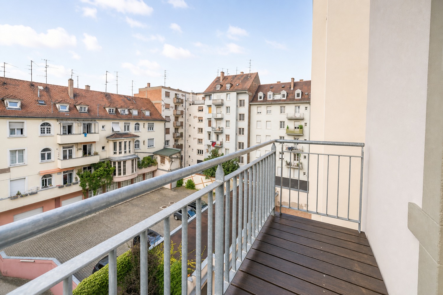 Large bedroom with balcony – 20m² – ST46
