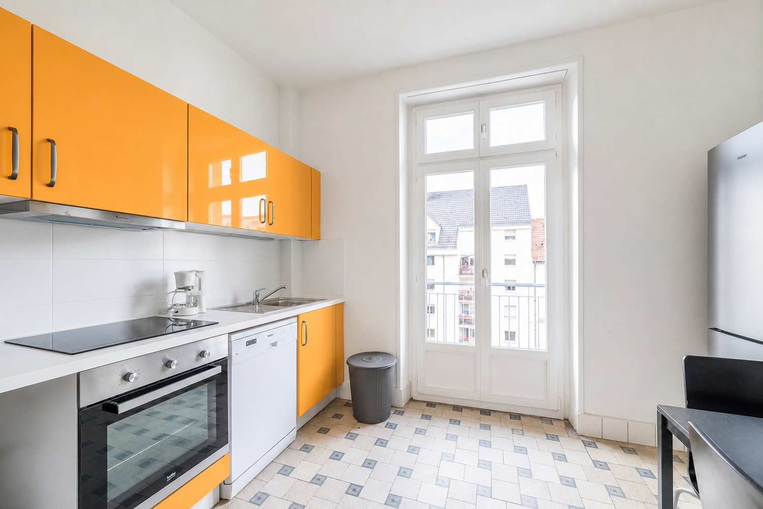 Large bedroom with balcony – 20m² – ST46