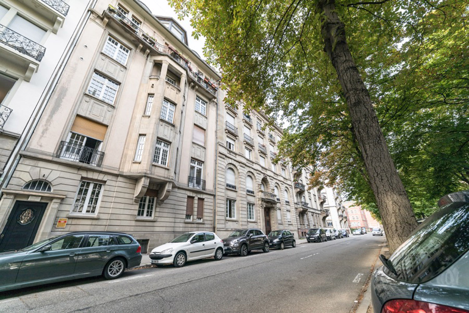 Large bedroom with balcony – 20m² – ST46
