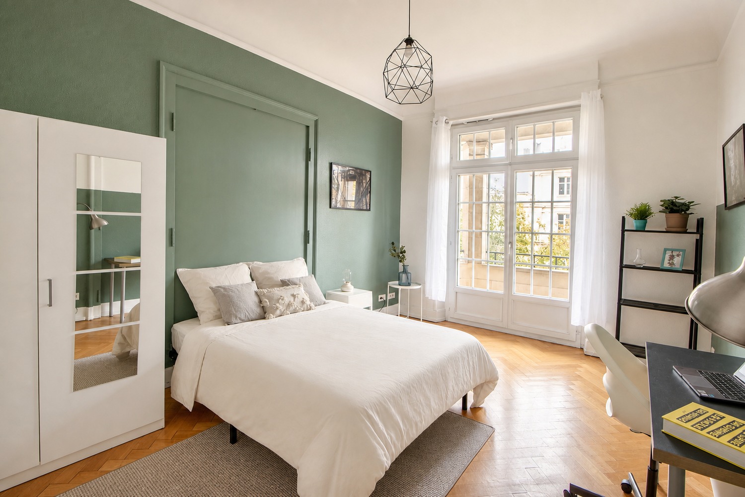 Large bedroom with balcony – 20m² – ST46