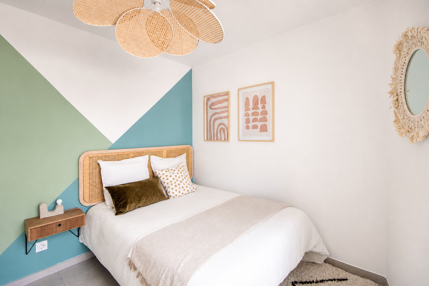 Comfortable bedroom of 10 m² to rent near Lyon – LYO27