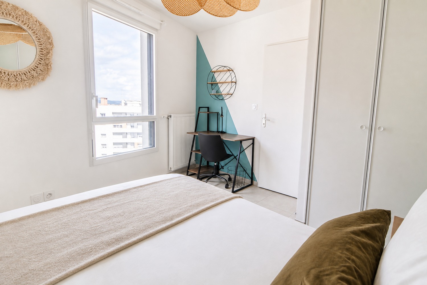Comfortable bedroom of 10 m² to rent near Lyon – LYO27