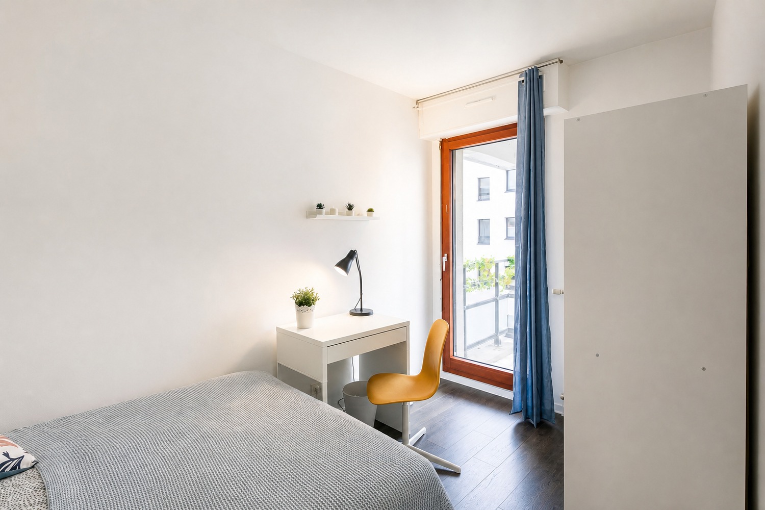 Beautiful bright room – 10m² – RU36