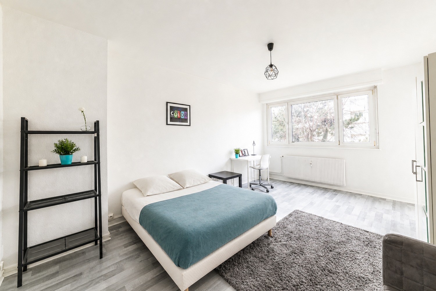 Spacious and luminous room – 20m² – ST21