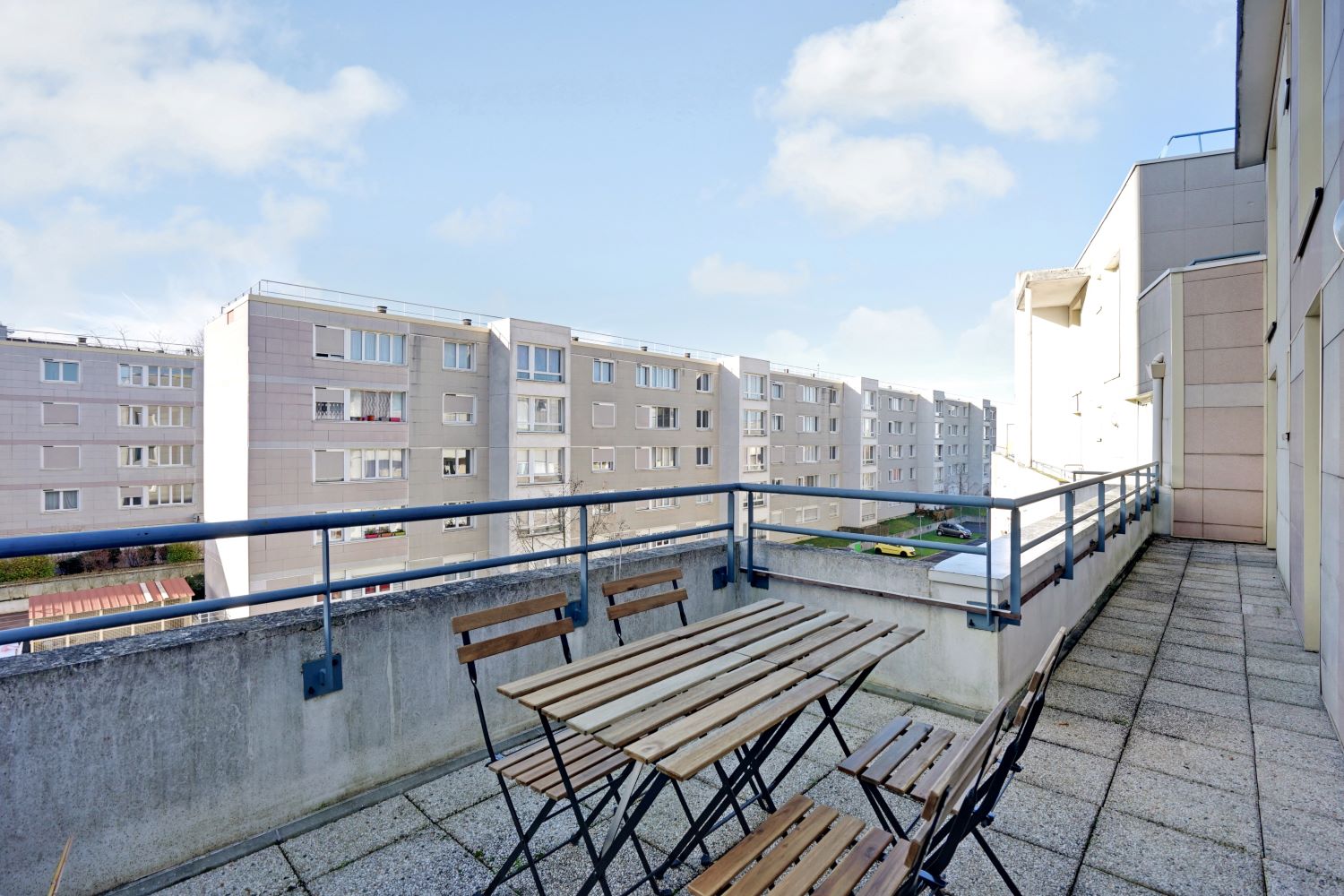 Move into this 10 m² co-living room just outside of Paris – KRB1