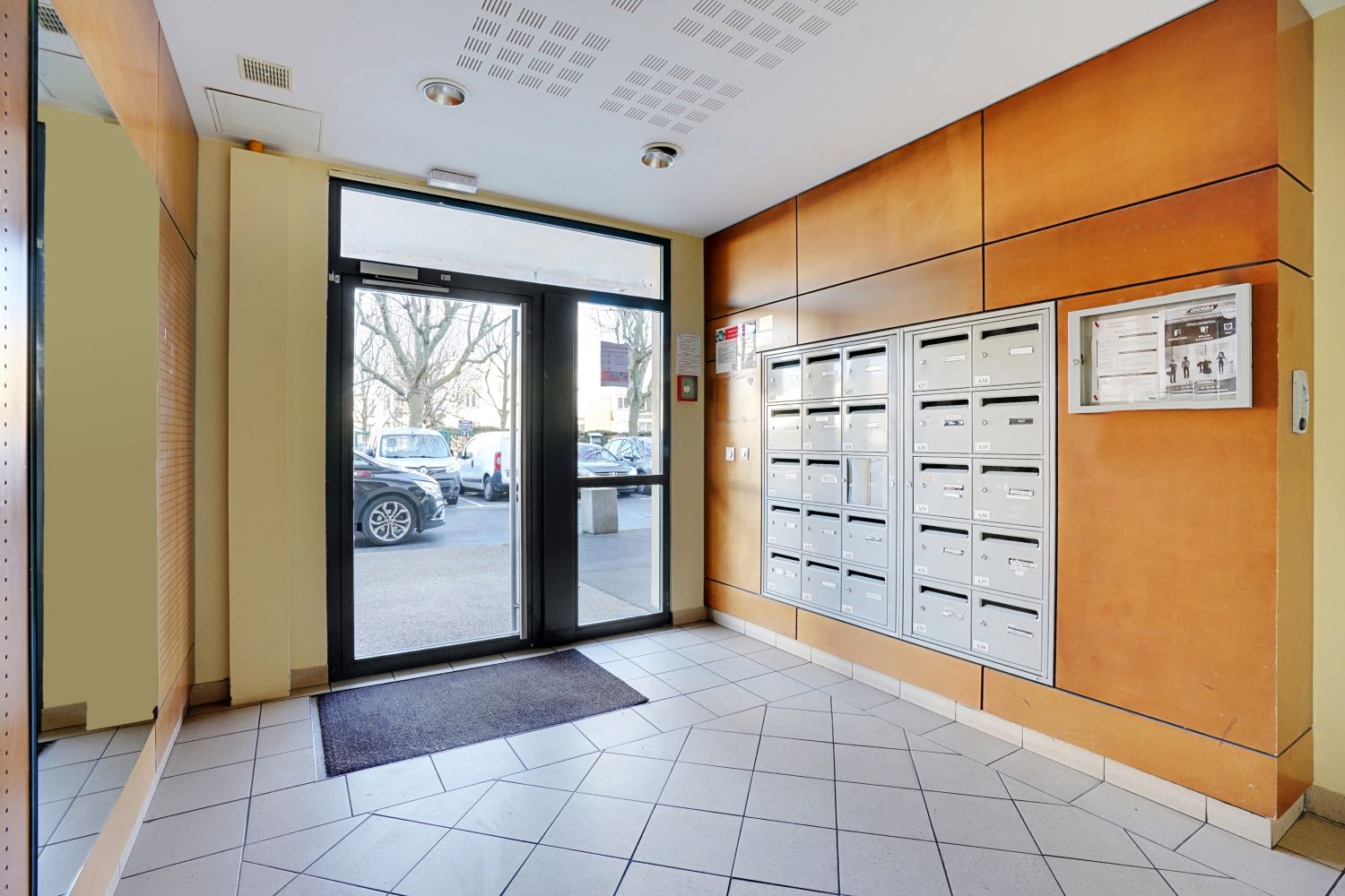Move into this 10 m² co-living room just outside of Paris – KRB1