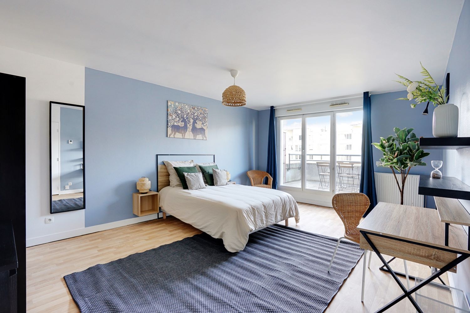 Settle into this 22 m² master bedroom in co-living just outside of Paris – KRB2