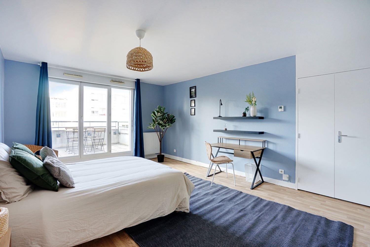 Settle into this 22 m² master bedroom in co-living just outside of Paris – KRB2
