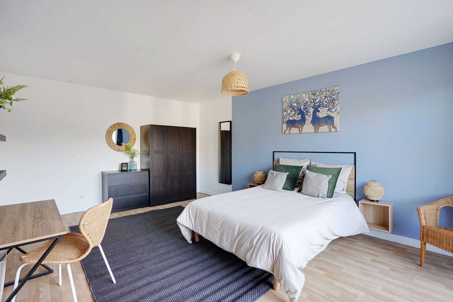Settle into this 22 m² master bedroom in co-living just outside of Paris – KRB2