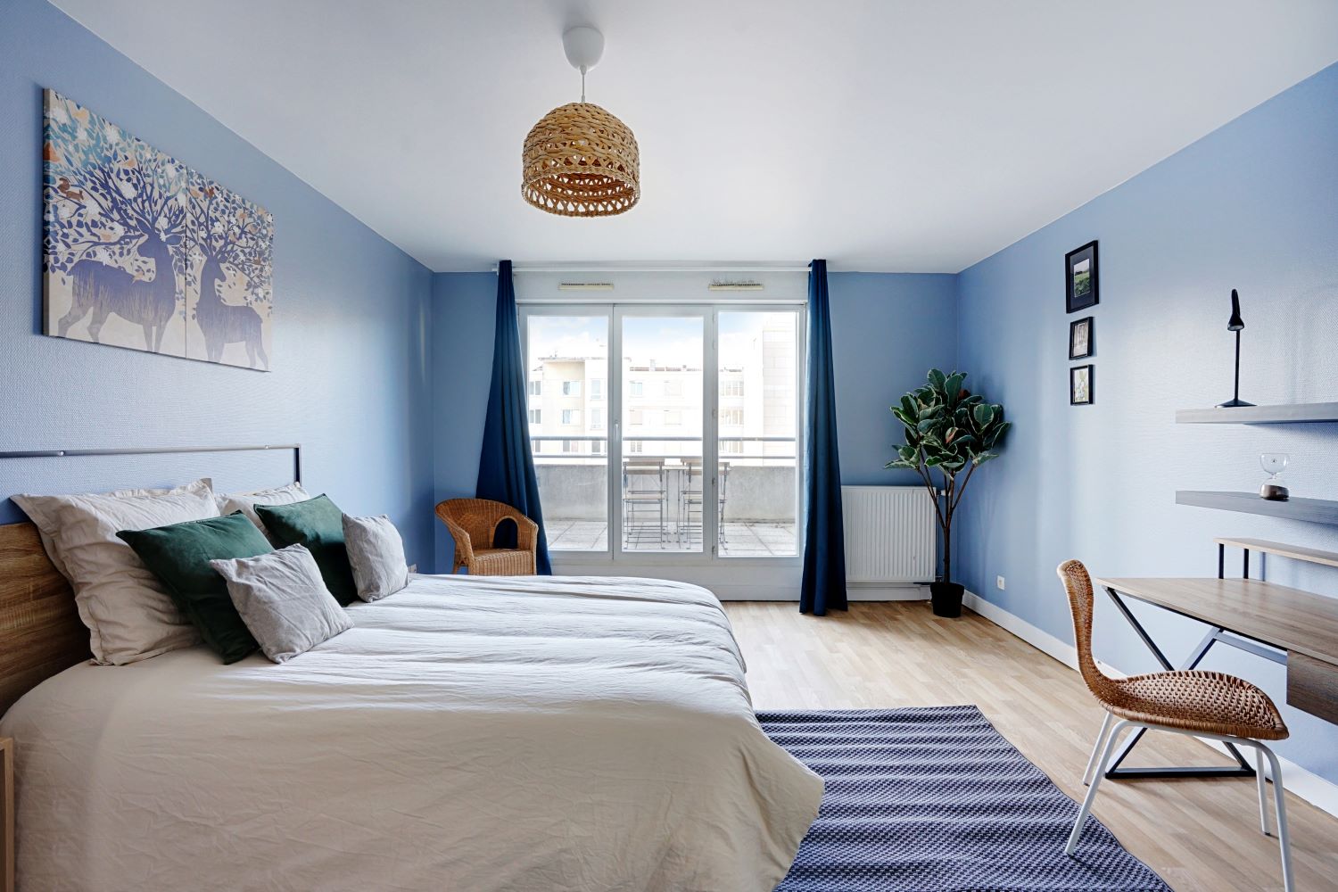 Settle into this 22 m² master bedroom in co-living just outside of Paris – KRB2