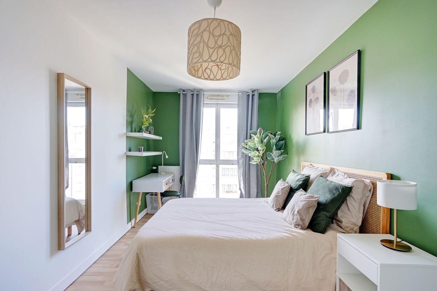 Move into this contemporary 14 m² room in co-living just outside of Paris – KRB3