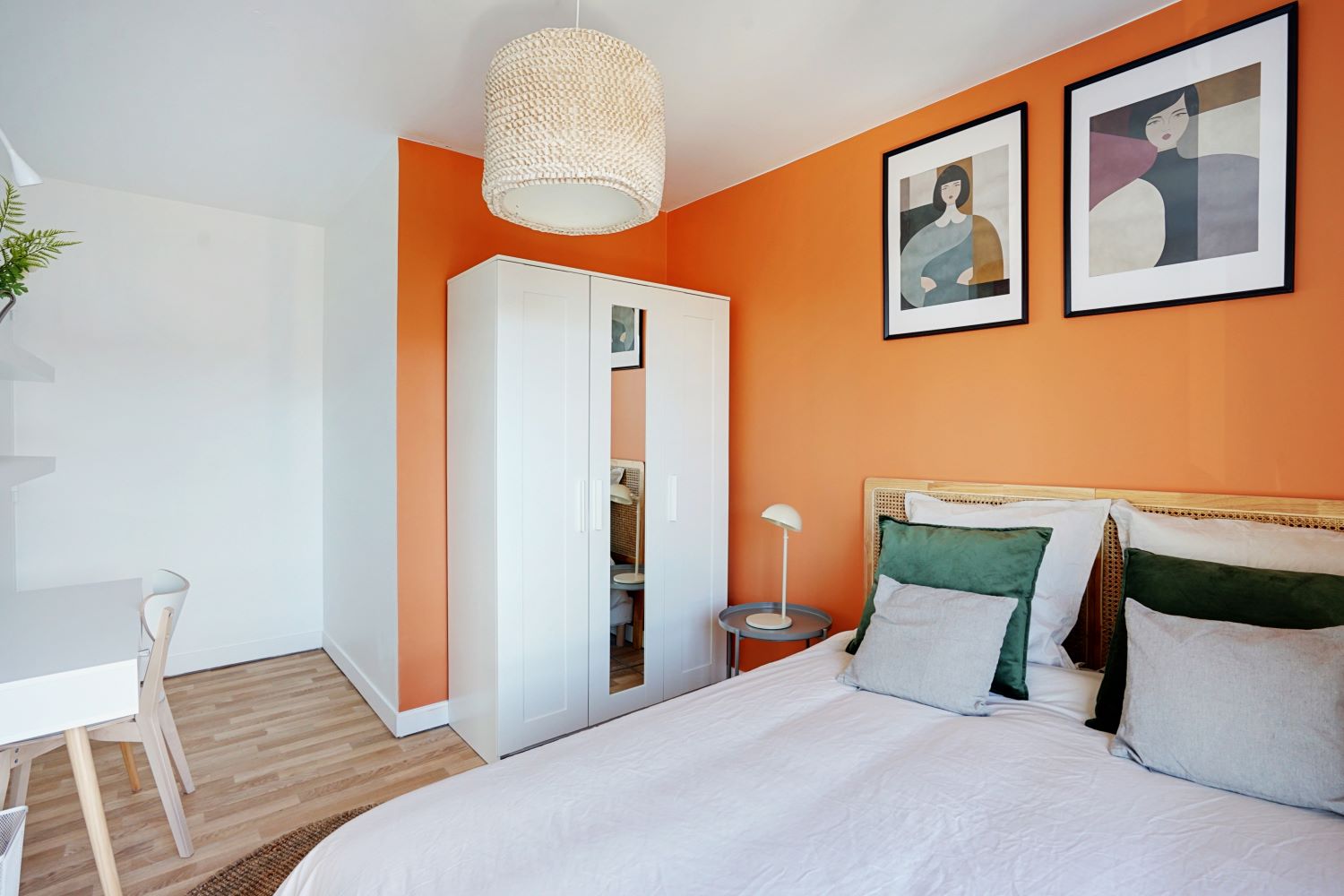 Settle into this cozy 11 m² room in co-living just outside of Paris – KRB4