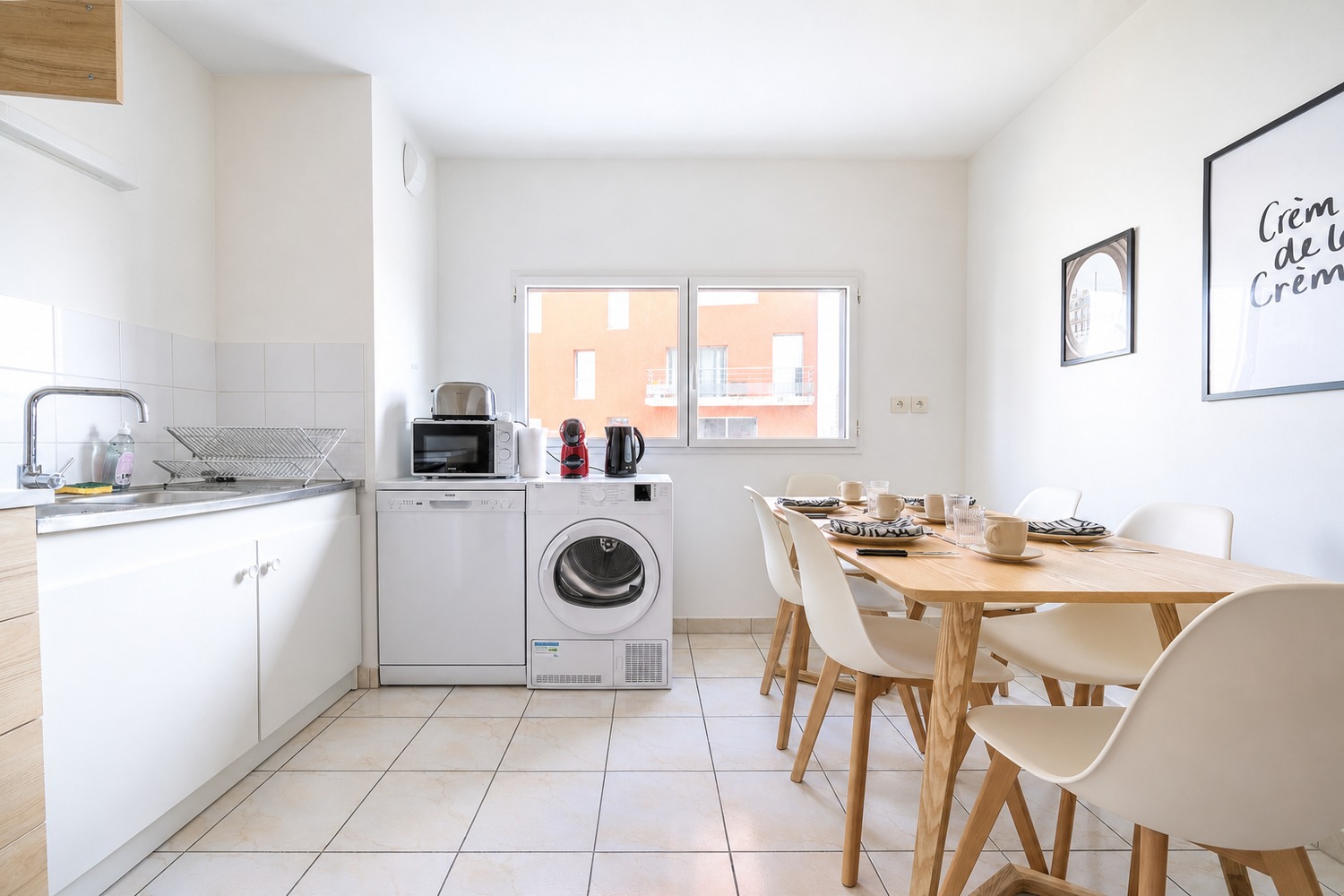 Move into this minimalist 12 m² room for rent in a coliving space on the Île de Nantes – NT15