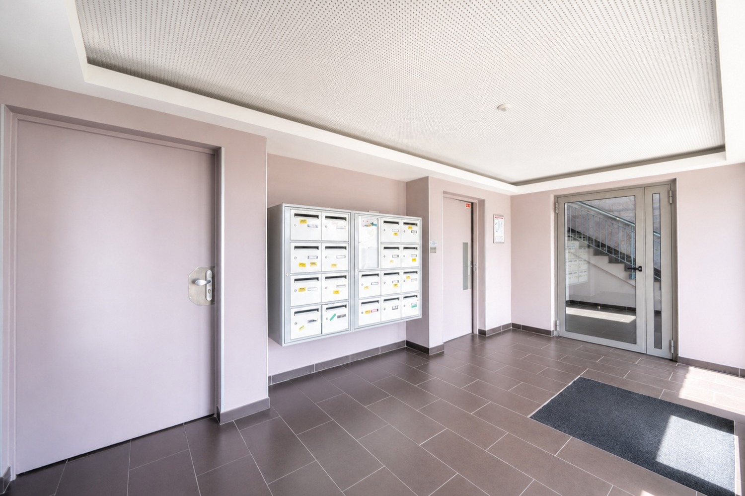 Move into this minimalist 12 m² room for rent in a coliving space on the Île de Nantes – NT15