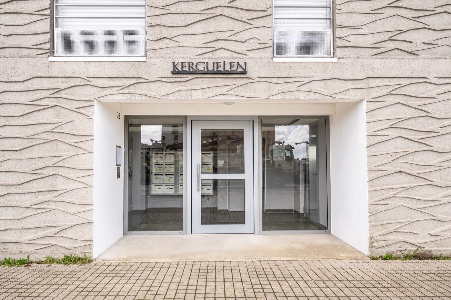 Move into this minimalist 12 m² room for rent in a coliving space on the Île de Nantes – NT15