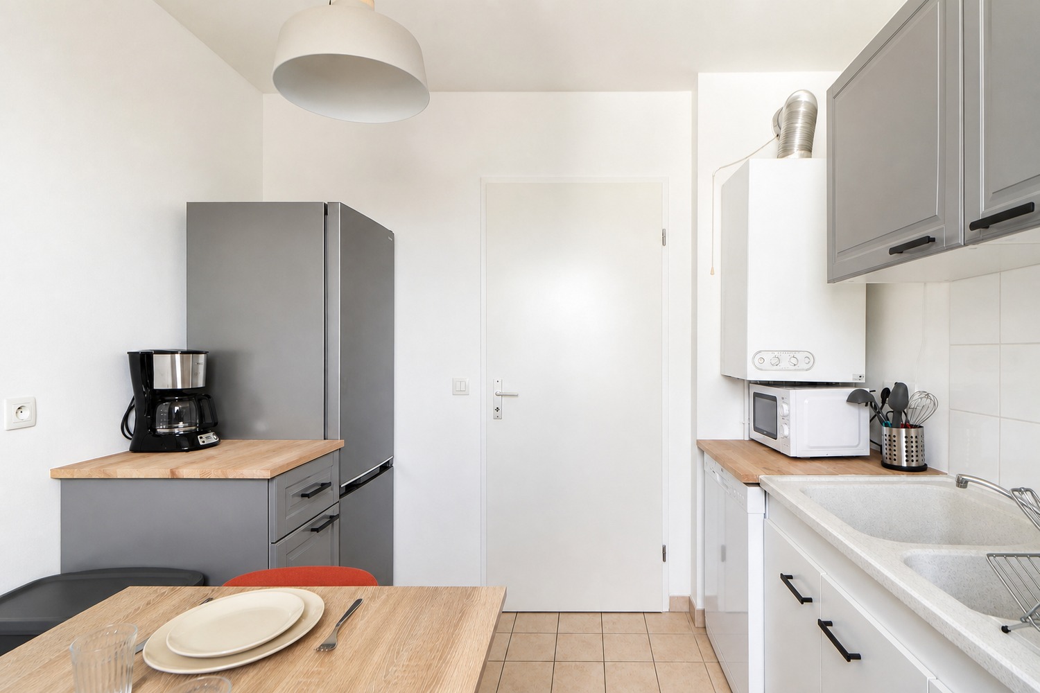 Charming 10 m² bedroom for rent in an apartment in coliving near Paris – SDN48