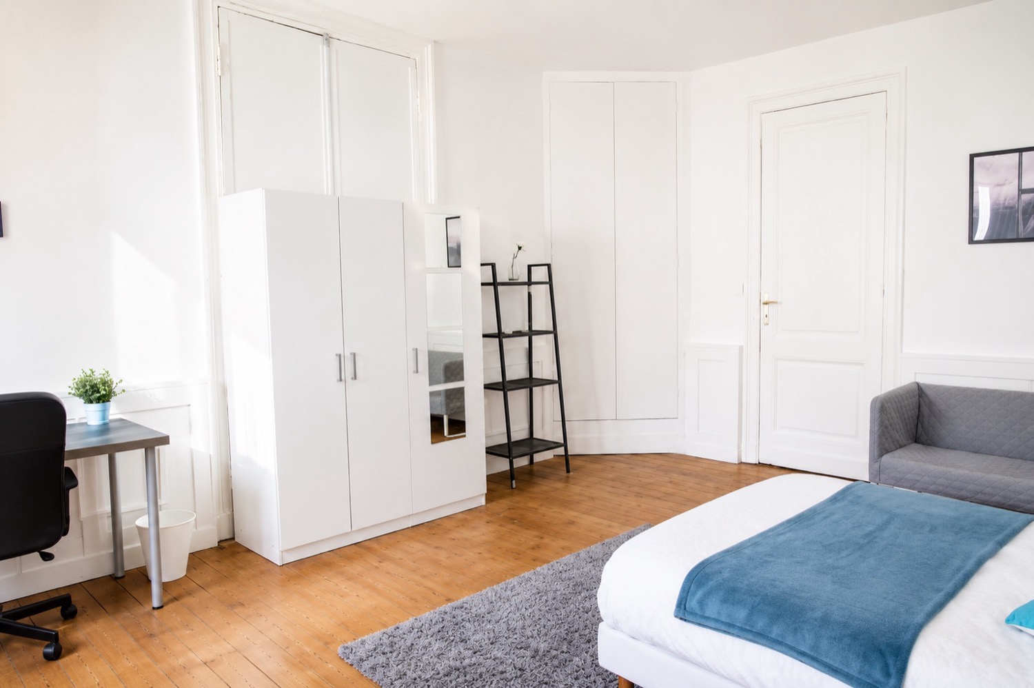 Large bright room – 26m² – BO10