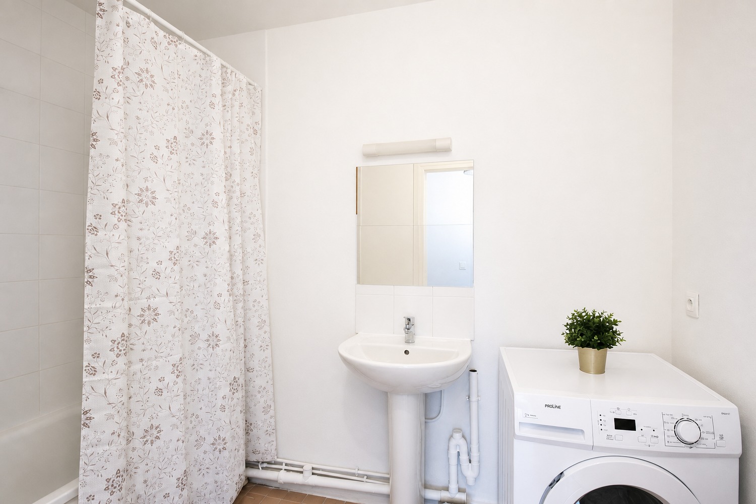 Large bright room – 16m² – LV6
