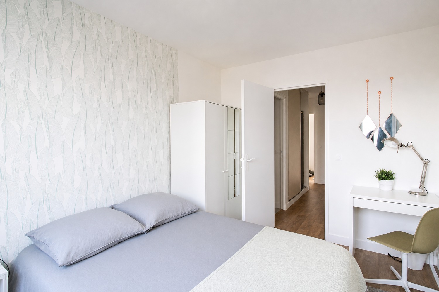 Pleasant and very bright room – 10m² – LV9