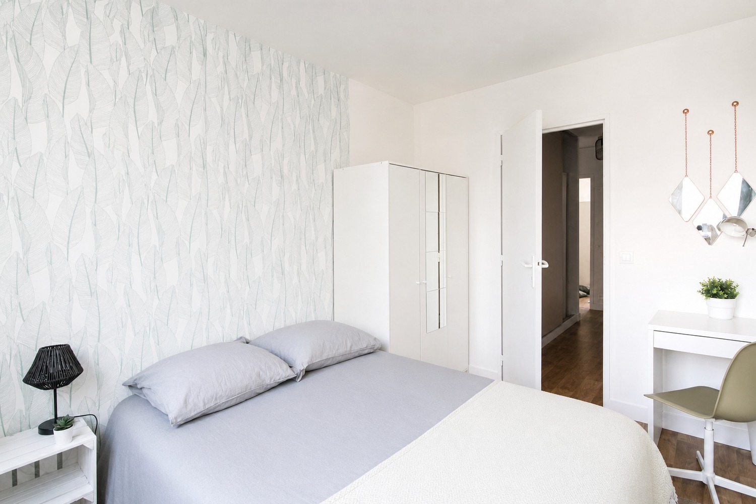 Pleasant and very bright room – 10m² – LV9