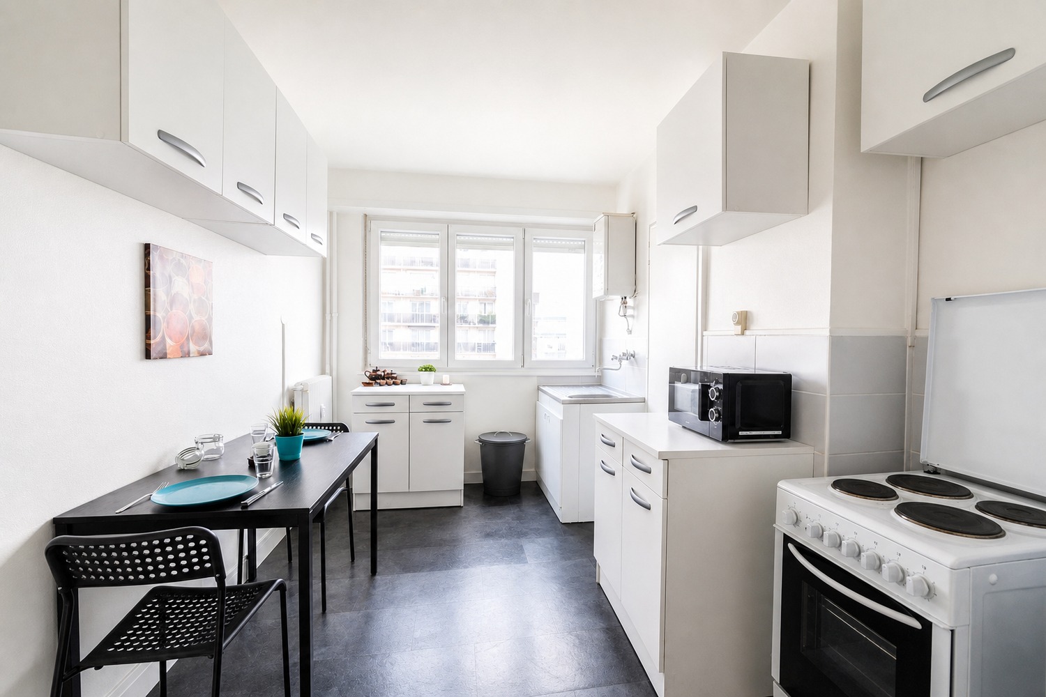 Spacious and bright room – 20m² – ST54