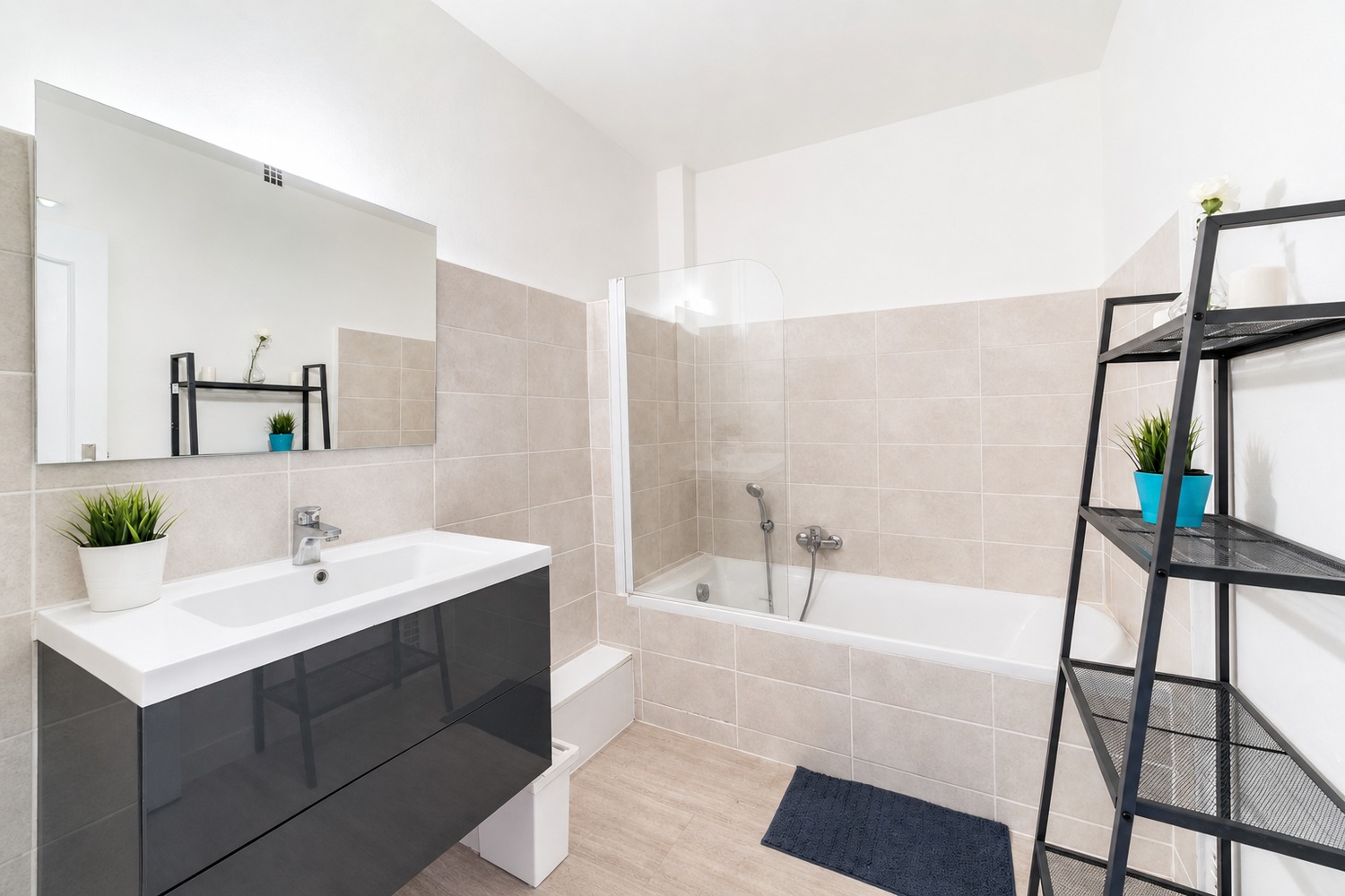 Spacious and bright room – 20m² – ST54