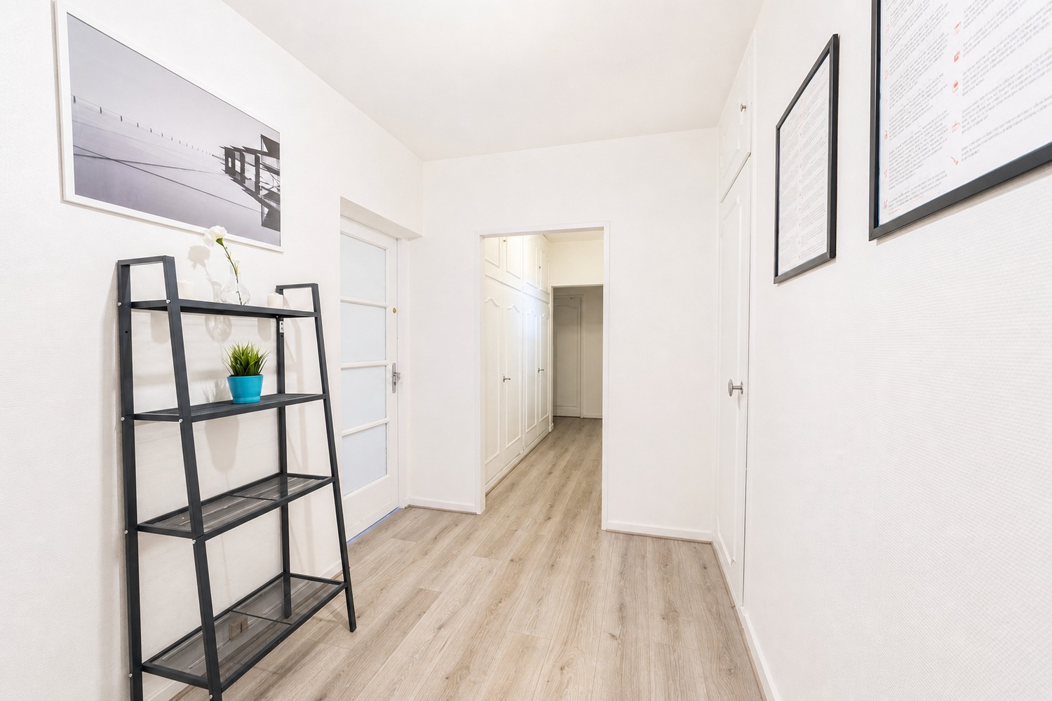 Spacious and bright room – 20m² – ST54