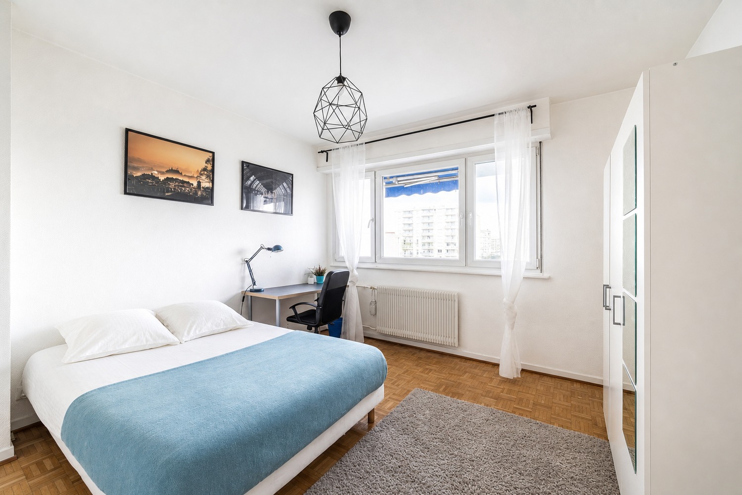 Large bright room – 16m² – ST53