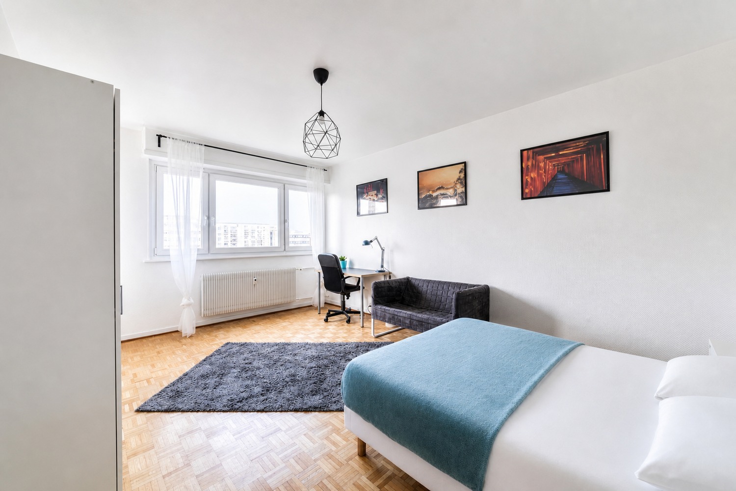 Spacious and bright room – 20m² – ST54