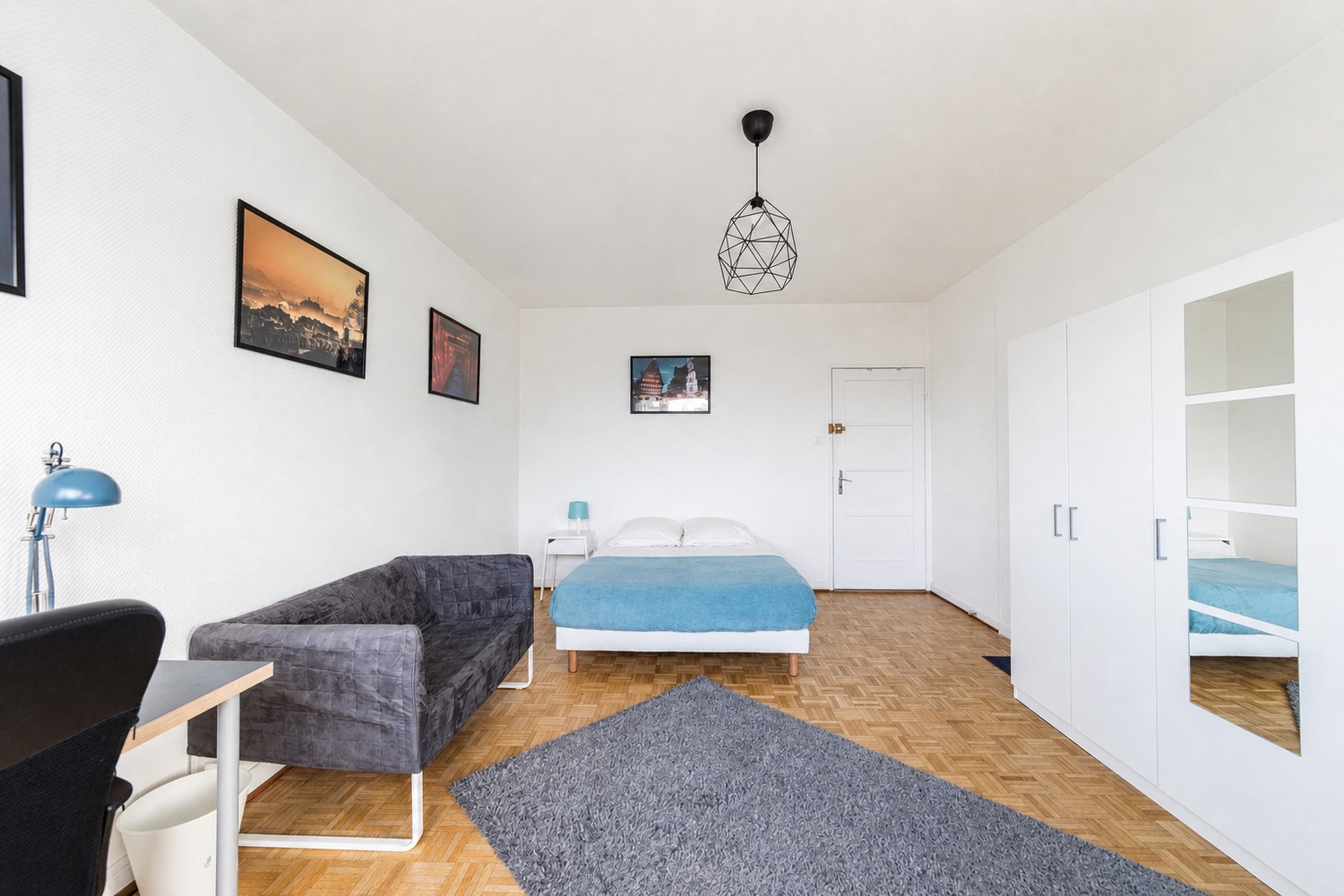 Spacious and bright room – 20m² – ST54