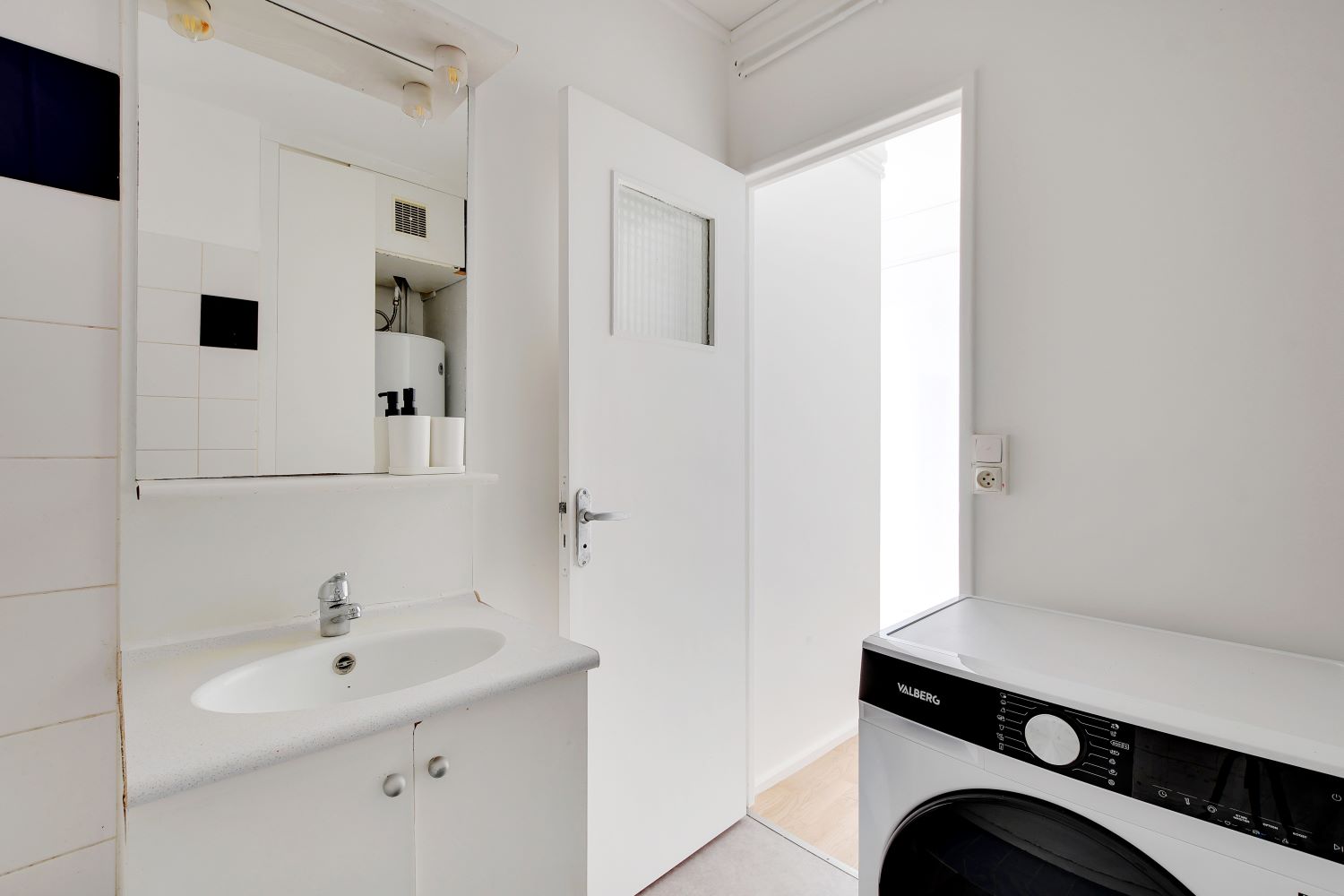 Move into this sleek 11 m² room – KRB14