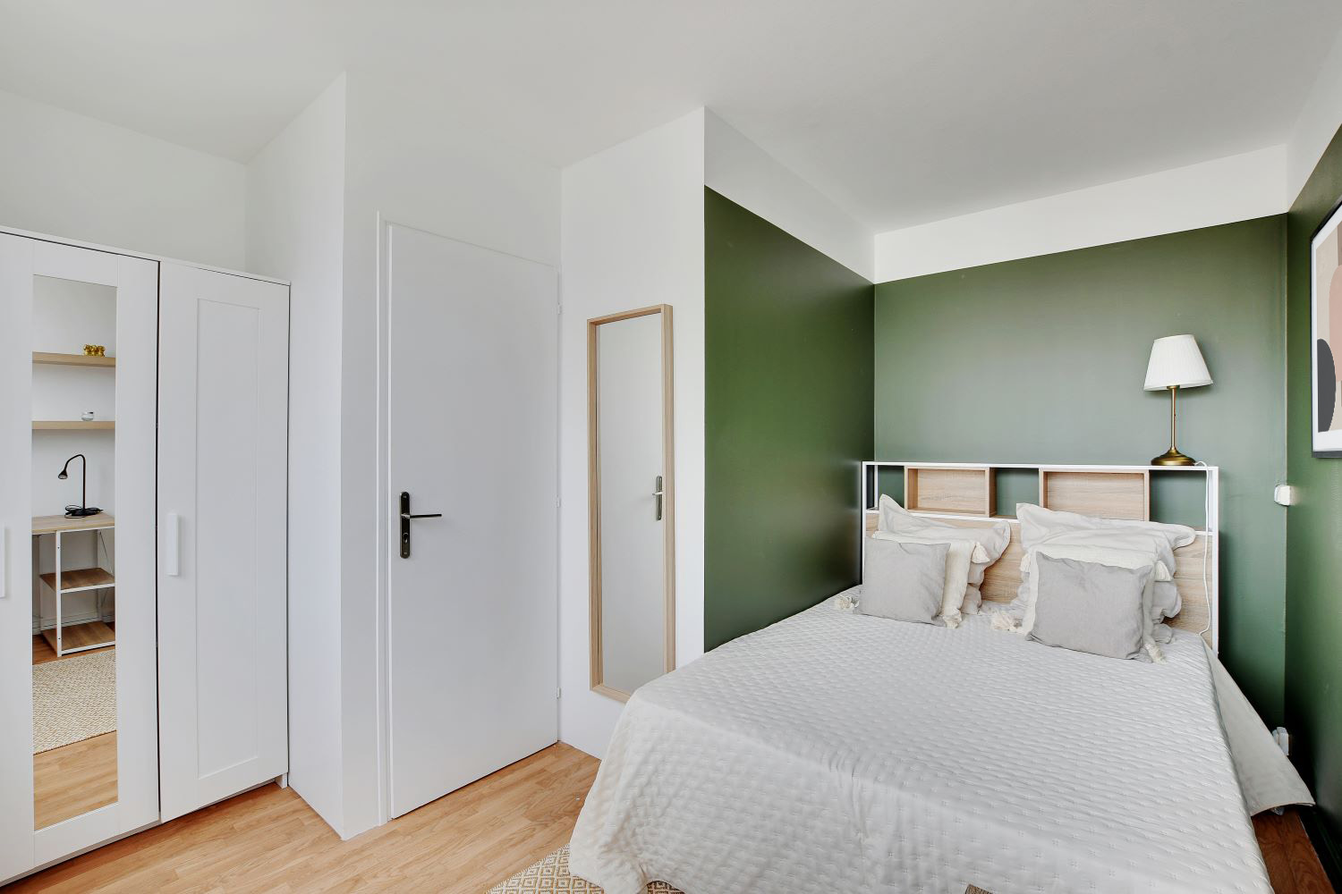 Move into this minimalist 10 m² room – KRB15
