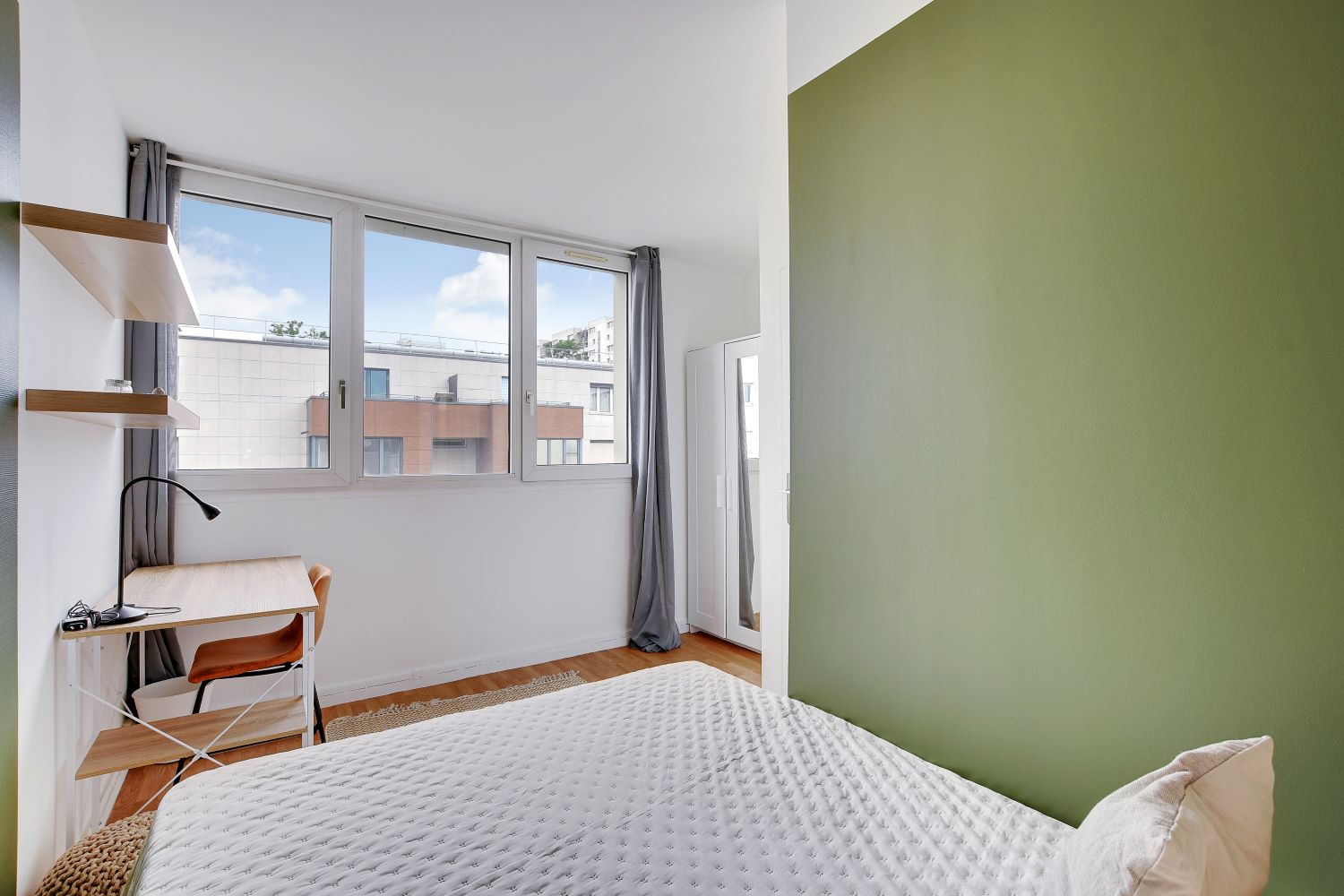 Move into this minimalist 10 m² room – KRB15