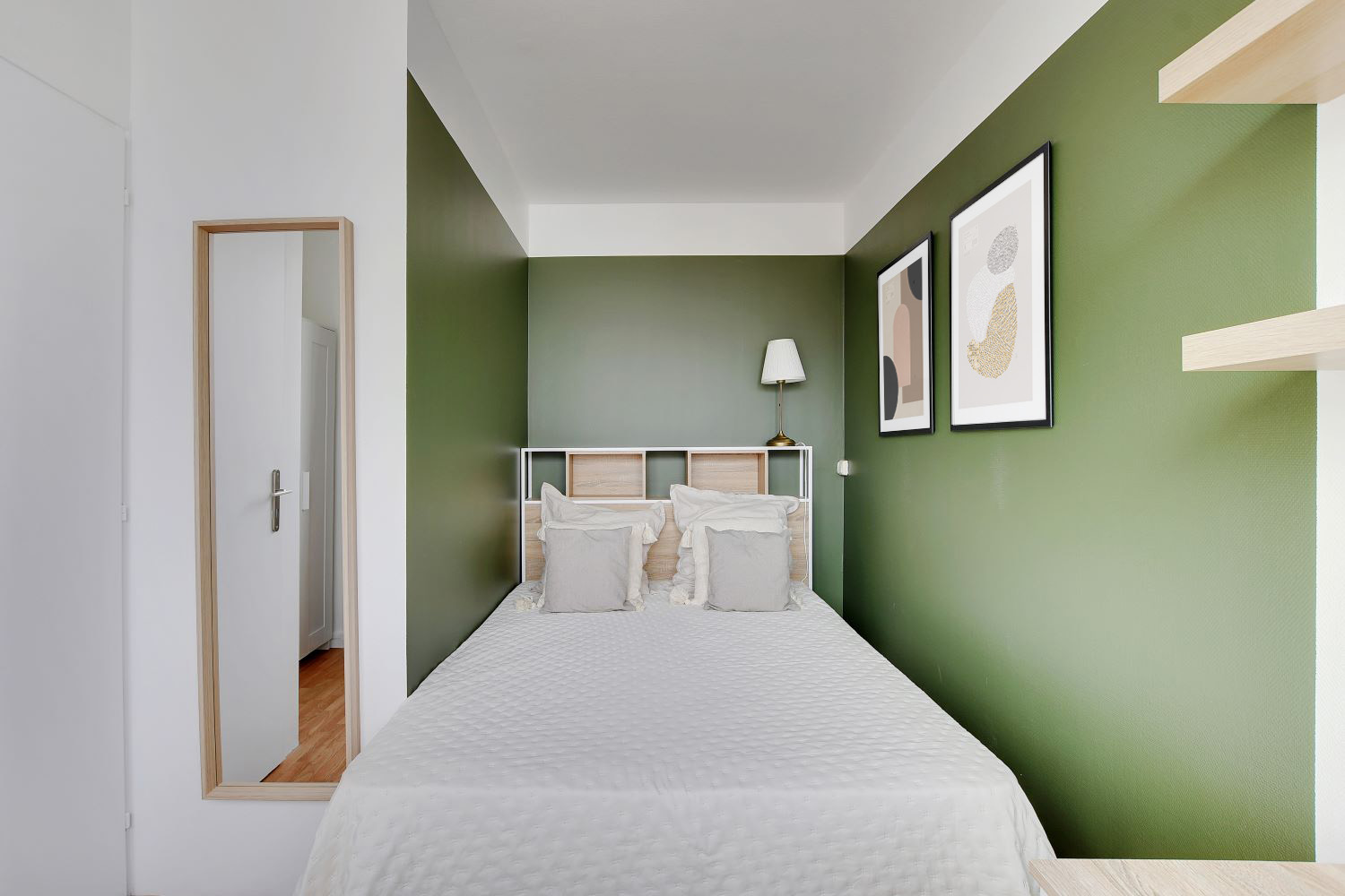 Move into this minimalist 10 m² room – KRB15