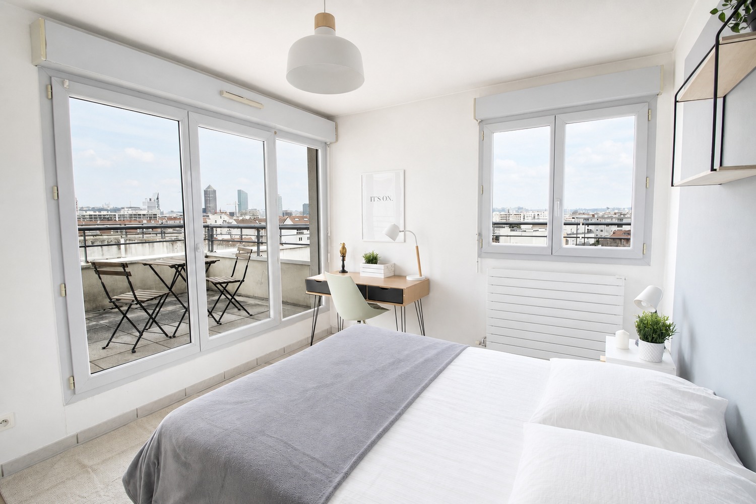 Room of 11 m² fully furnished and balcony – LY015