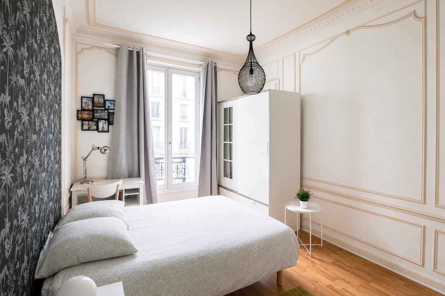 Large bright bedroom – 14m² – PA57