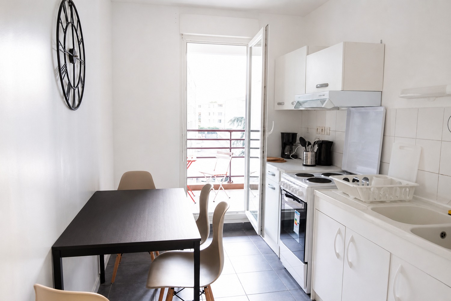 Warm and comfortable room – 12m² – LY010