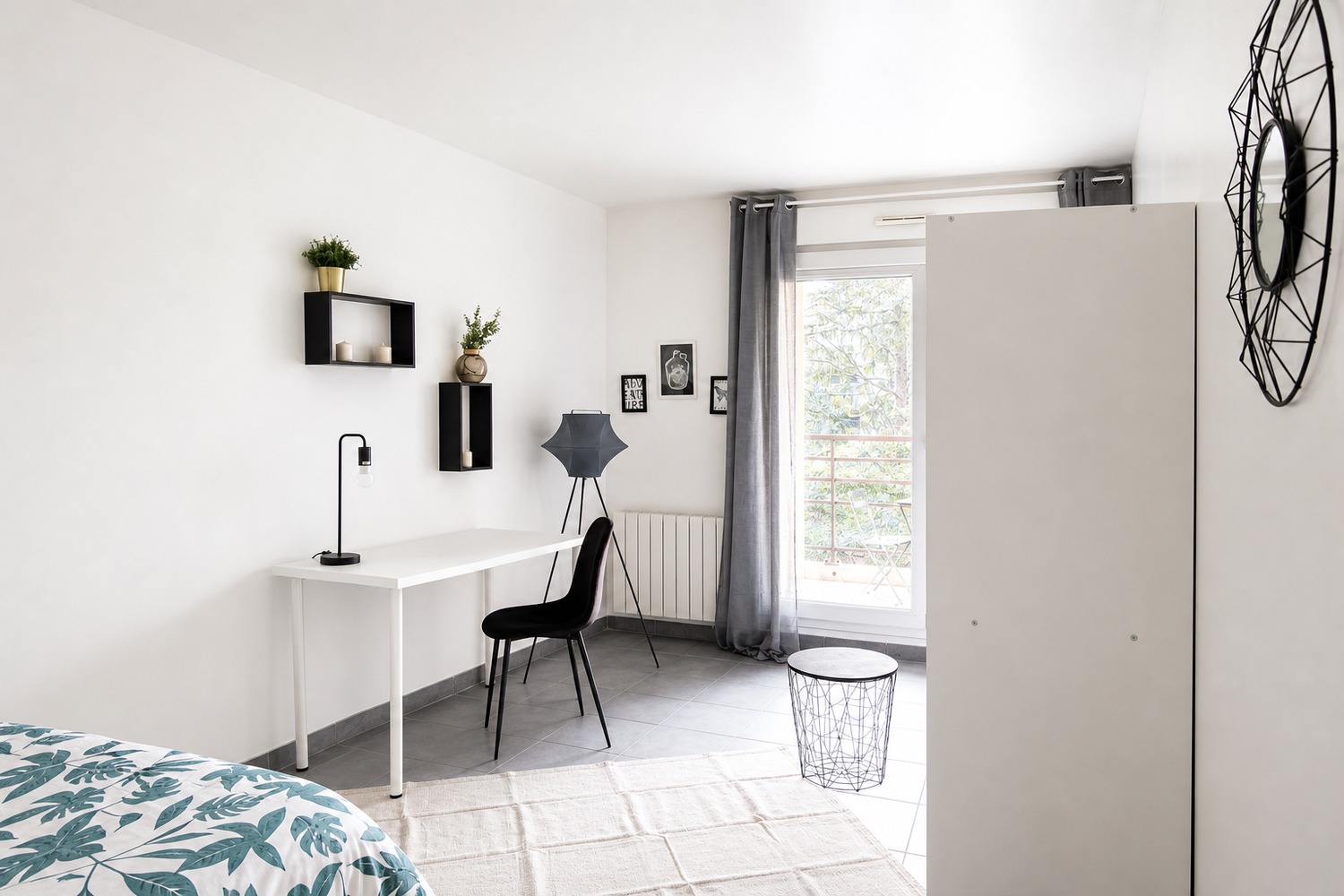 Large bright room – 18m² – LY011