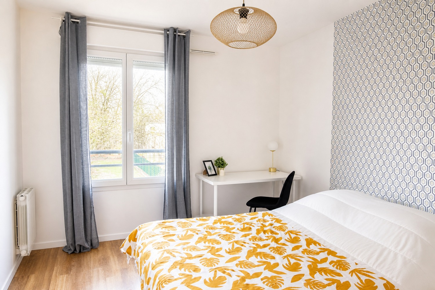 Spacious and bright room – 13m² – LY013