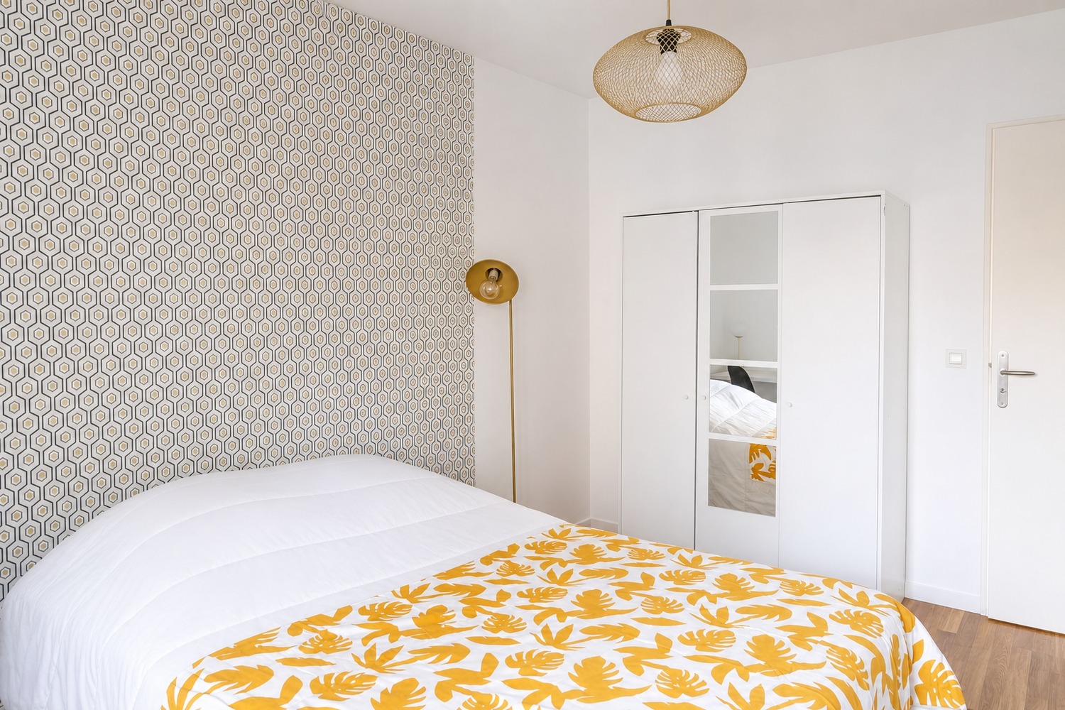 Spacious and bright room – 13m² – LY013